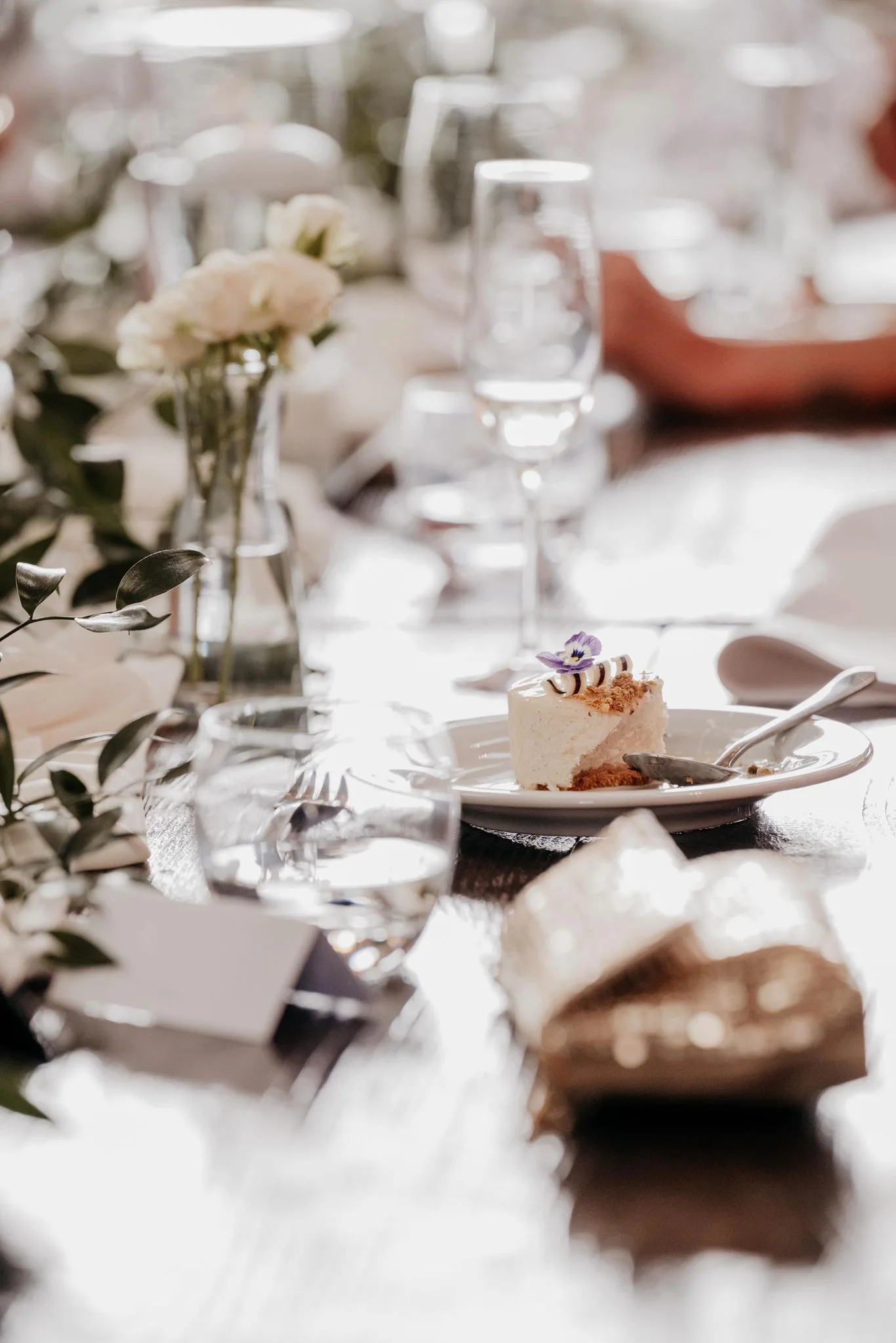 How to Create a Relaxed Wedding Menu Without Losing Elegance