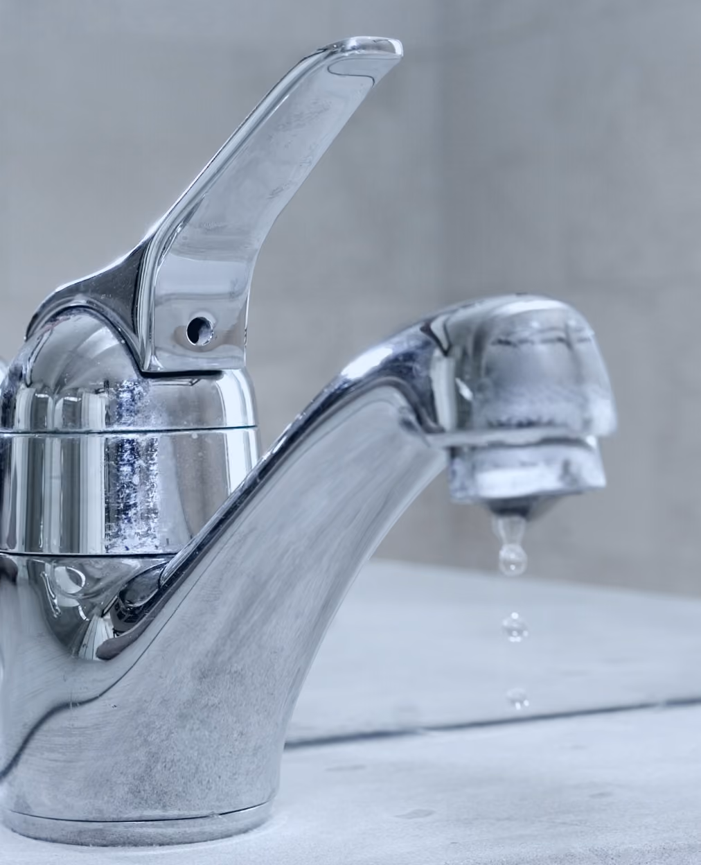 Leaking taps and pipes