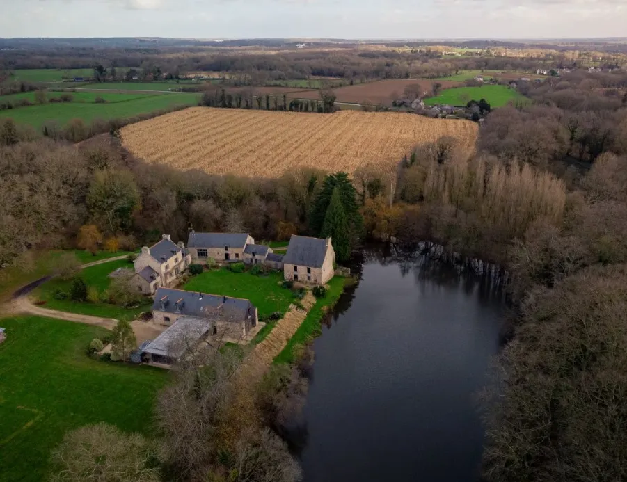 Le Domaine Insolite De Broceliande