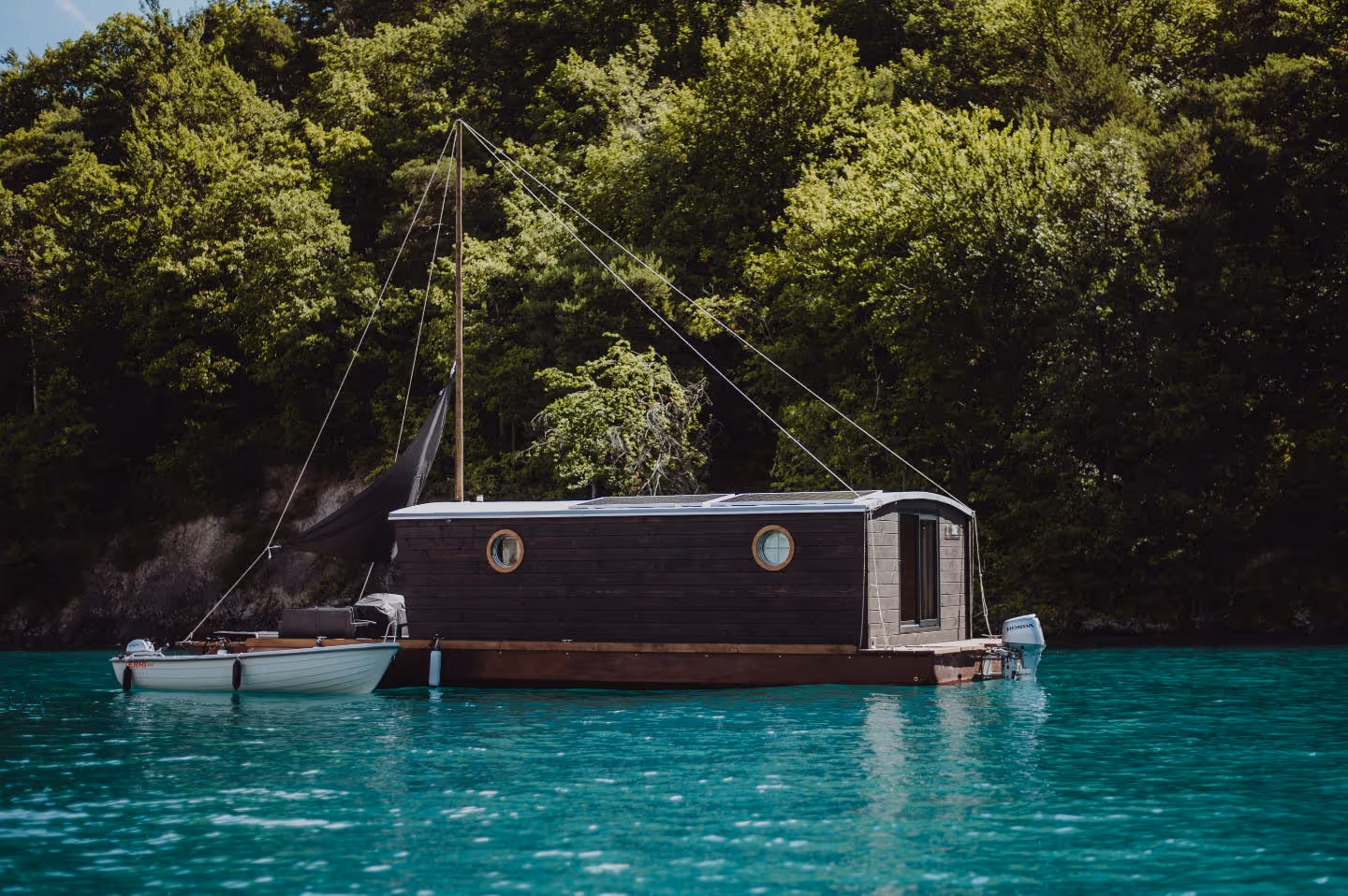 toues cabanées logement sur lac 