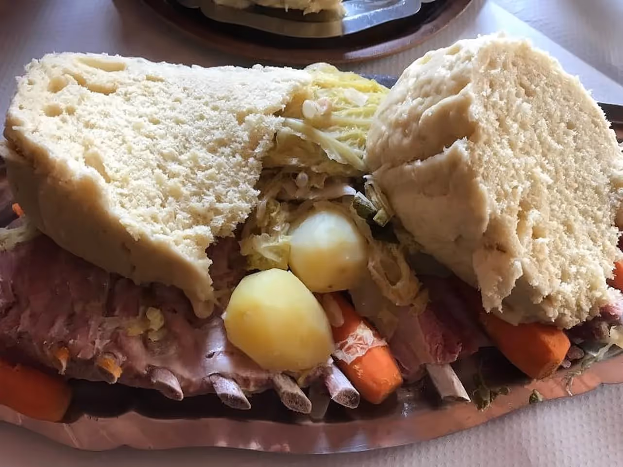 Mique et petit salé, plat typique corrézien