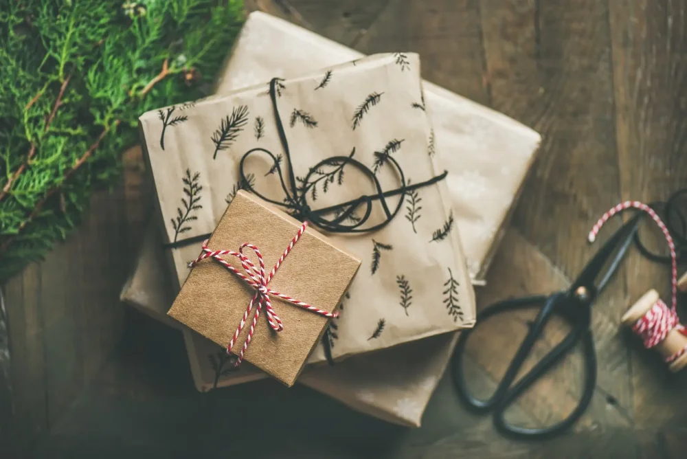 10 idées de cadeaux entre amis : authentiques et durables
