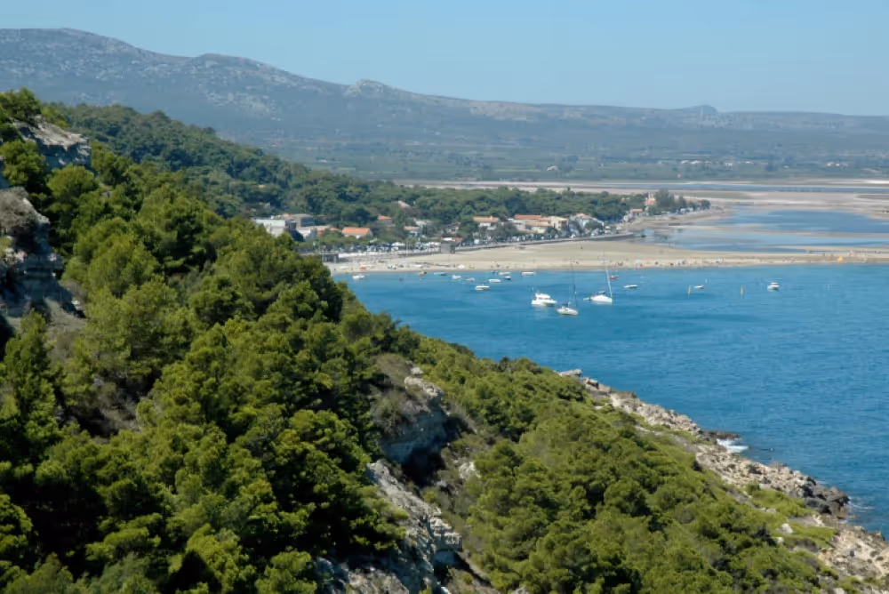 8 plages accessibles en train pour filer au bord de l’eau sans voiture