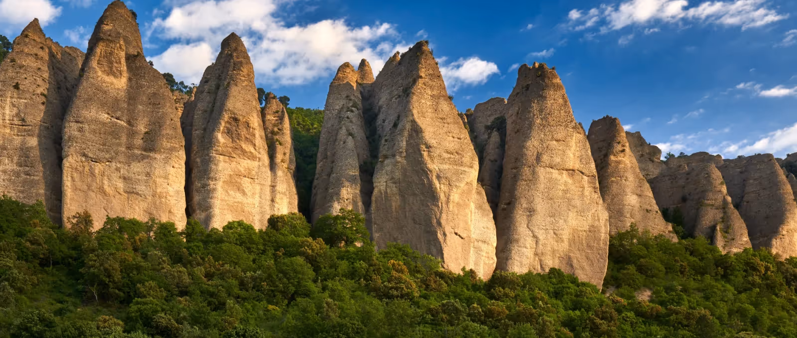 Week-end insolite en PACA : 10 lieux surprenants à découvrir absolument