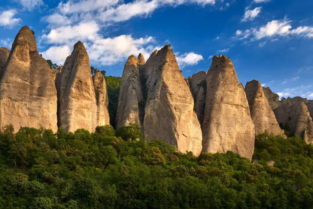 Week-end insolite en PACA : 10 lieux surprenants à découvrir absolument