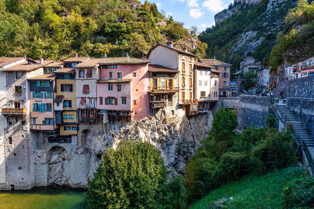 Rhône-Alpes insolite : 10 spots surprenants à explorer