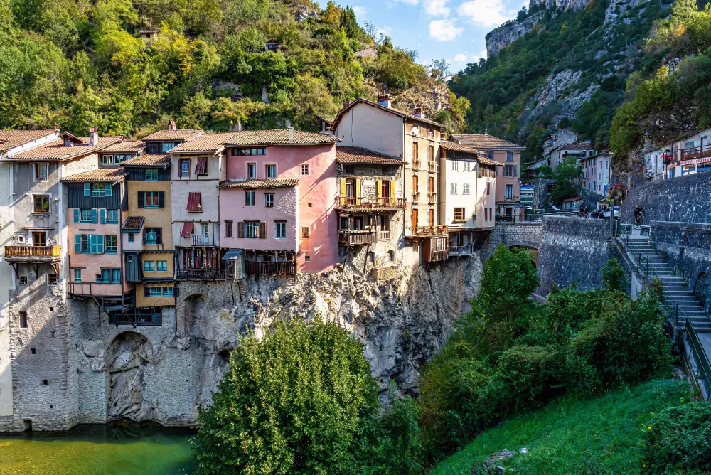 Rhône-Alpes insolite : 10 spots surprenants à explorer