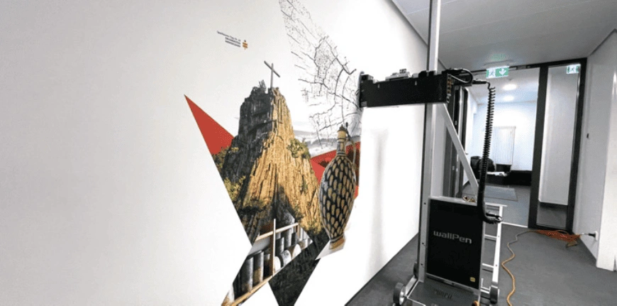 Picmural, peinture mural dans un couloir