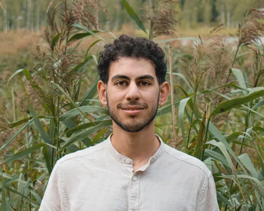 Antonis profile picture with bamboo in the background
