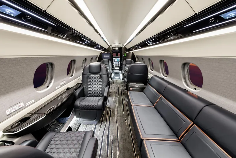 Cabina del jet privato Embraer Praetor 600