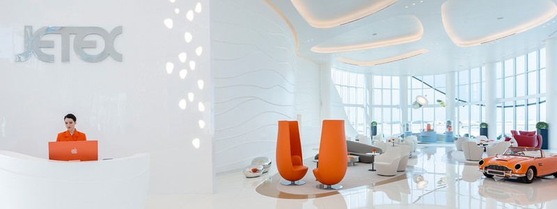 Interior de la sala VIP ejecutiva de Jetex en Al Bateen