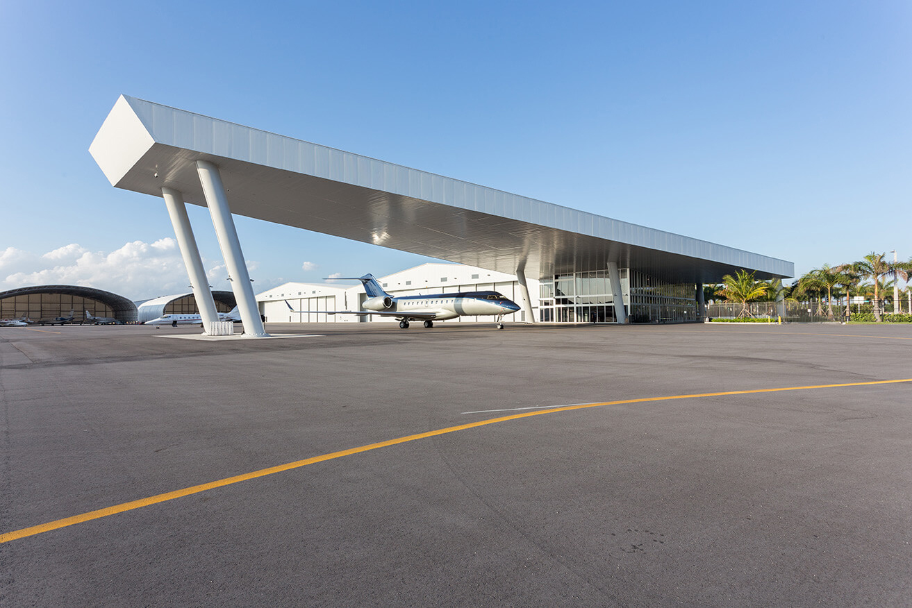 Fontainebleau Aviation – Opa-locka Executive Repülőtér (KOPF)