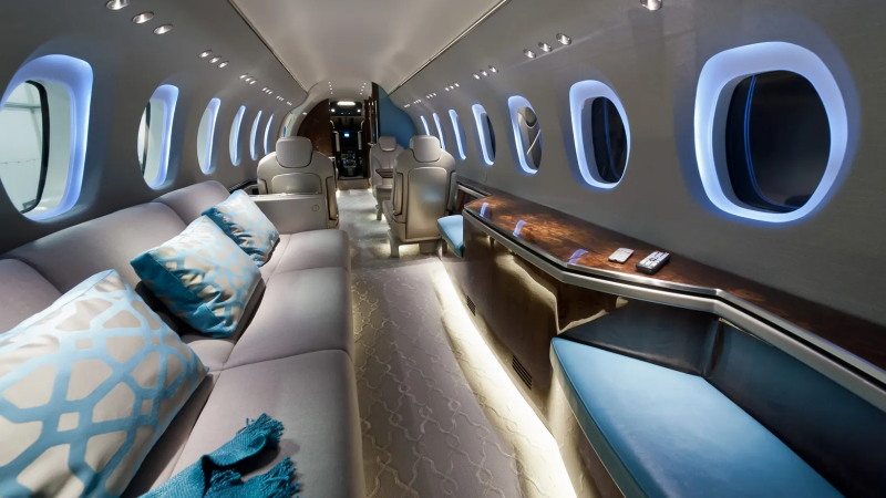 Cabine luxueuse du Cessna Citation Latitude.