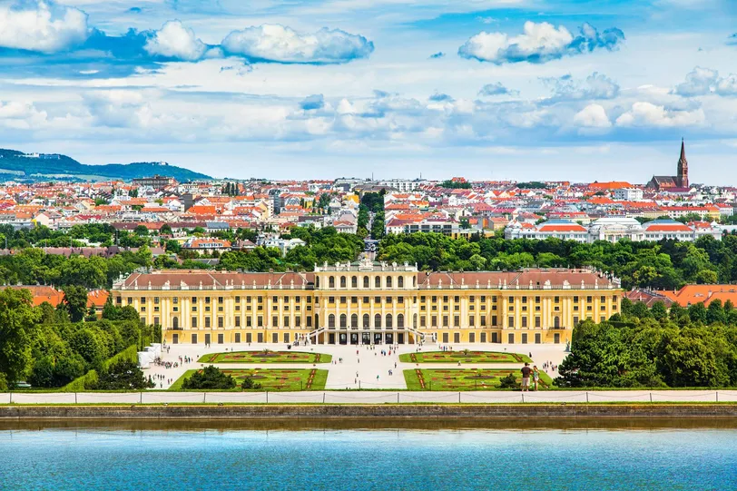Veduta aerea del Castello di Schönbrunn a Vienna, Austria.