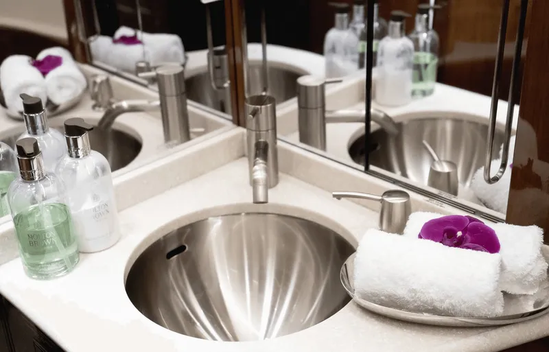 toilettes dans un jet privé