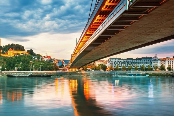 Château de Bratislava sur le fleuve Danube dans la vieille ville de Bratislava, Slovaquie
