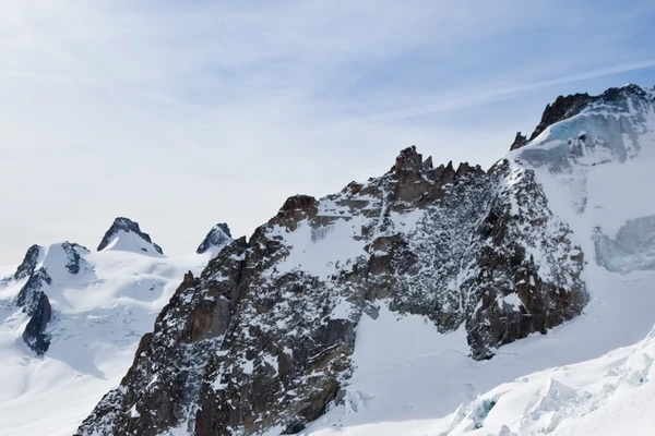 Foto de las montañas nevadas de Chamonix en Francia