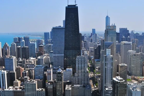 Vue aérienne de la ville de Chicago avec ses gratte-ciel et sa célèbre longue plage