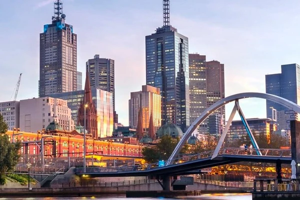 Vista notturna della città di Melbourne in Australia con belle luci