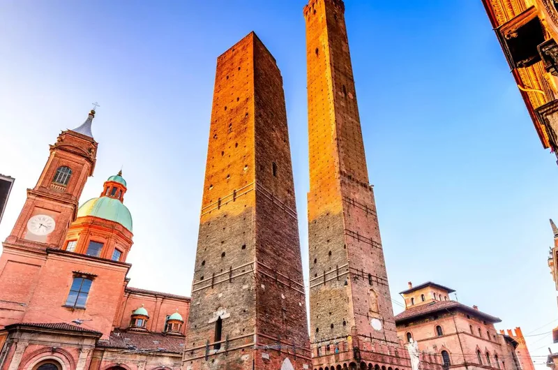 Odkryj wieże Asinelli i Garisenda