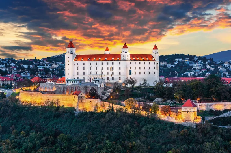 Pozsonyi vár naplementekor, Pozsony, Szlovákia