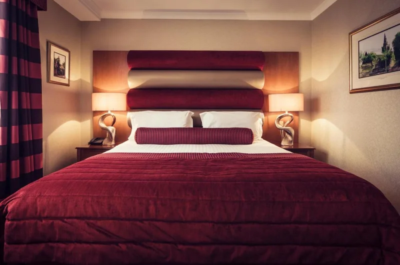 Elülső szobák padlótól a mennyezetig érő ablakokkal