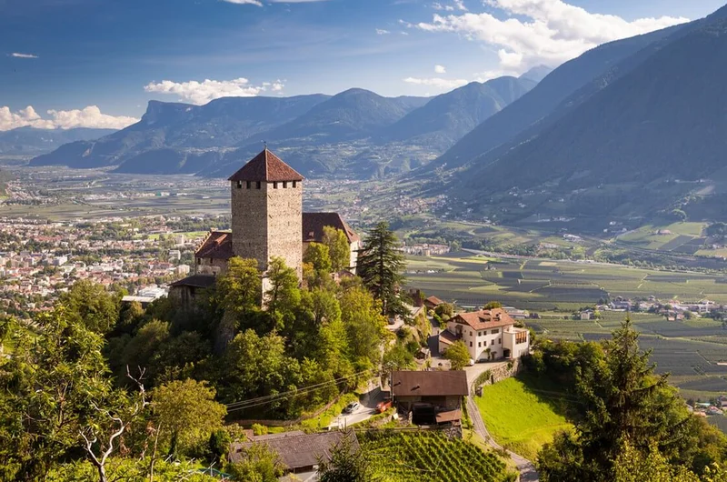 Tirol kastély, Dél-Tirol, Bolzano, Olaszország