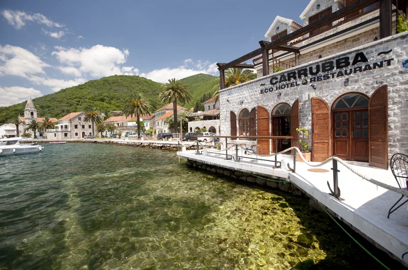 Szálljon meg az Eco Hotel Carrubbában a vizek mellett, Tivat közelében