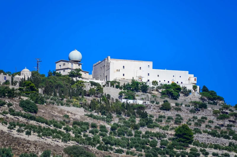 Illés próféta kolostor harangtornya, Santorini-sziget, Thira, Kikládok, Görögország