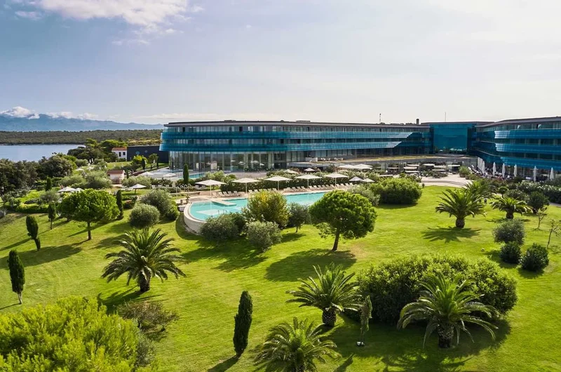 Falkensteiner Hotel & Spa Iadera, szálloda és gyógyfürdő a Punta Skala-félszigeten