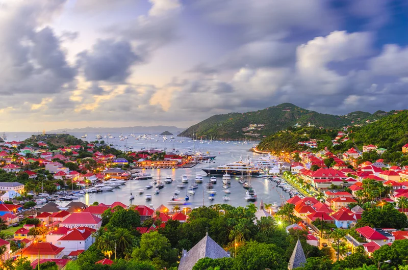 Gustavia, panorama Saint Barthélemy i port w Indiach Zachodnich na Karaibach