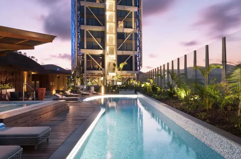 Külső medence a Hilton Port Moresby-ben