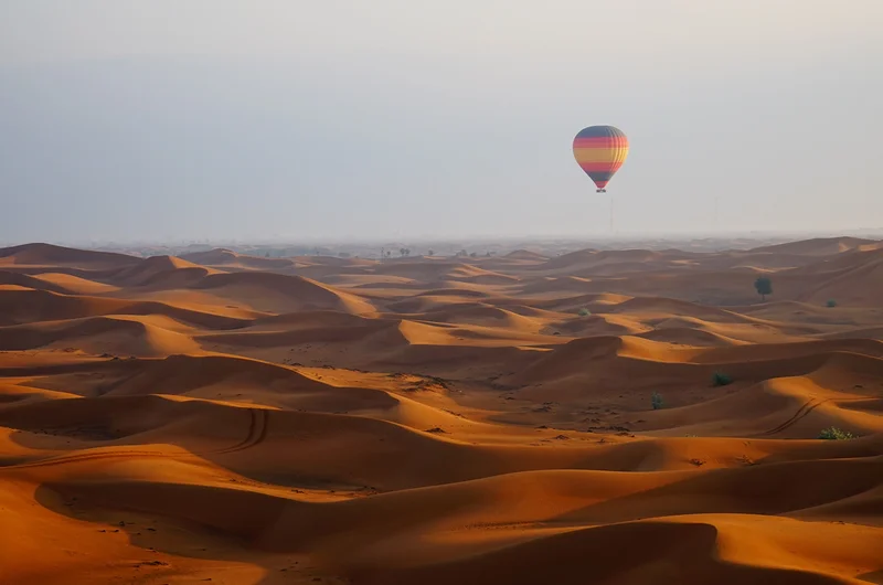 Dubaj, Zjednoczone Emiraty Arabskie - 20 stycznia 2018: Kolejka linowa XLine w Dubai Marina