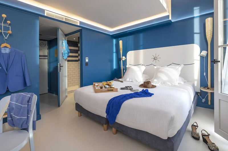 Hotel L'Eautel Toulon z wnętrzami w stylu marynistycznym i nowoczesnymi udogodnieniami
