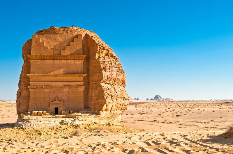 Szaúd-Arábia, Mada'in Saleh, a régészeti lelőhely egy nabateus sírral az 1. századból
