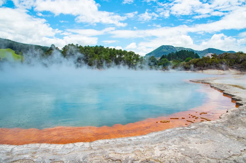 Wellington és Auckland között és Rotorua között