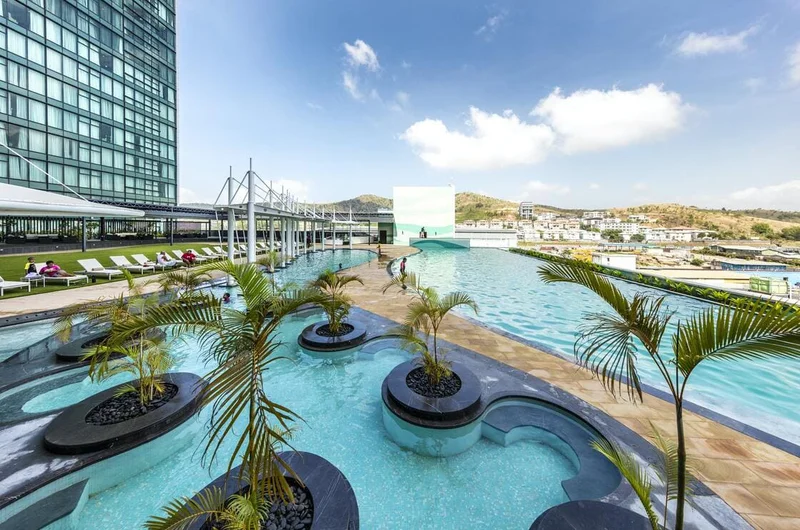 Zen Spa külső medencékkel