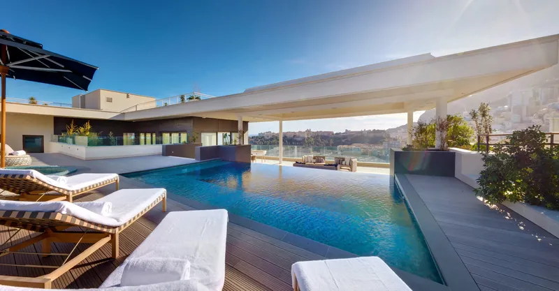 Suite Princesse Grace à l'Hôtel de Paris avec piscine.