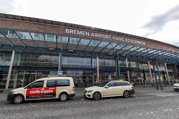 Entrada de la terminal Hans Koschnick del Aeropuerto de Bremen.