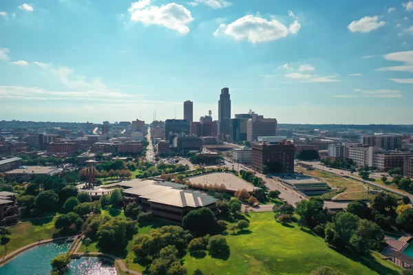 Vue aérienne de la skyline de Kansas City représentant la localisation d'Eppley Airfield.