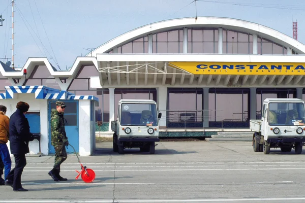 Vue extérieure du terminal de l'aéroport international Mihail Kogălniceanu.