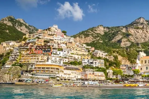 Photo of the port city of positano on the amalfi coast in Italy