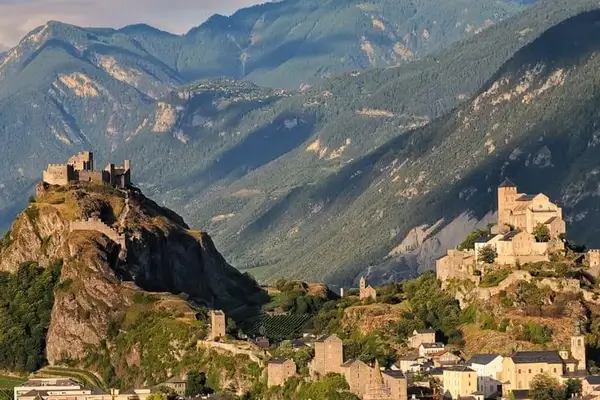 Vista de Valère y el castillo de Tourbillon sobre Sion
