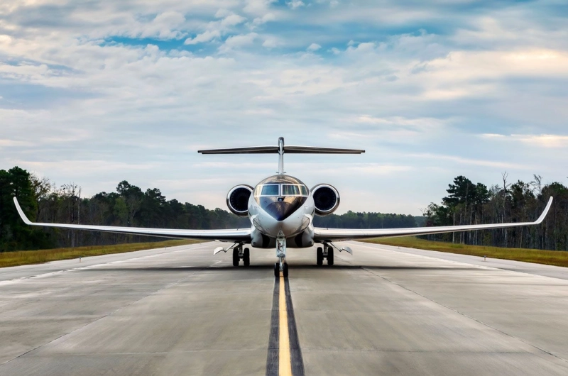 Gulfstream G700, the green jet on the runway