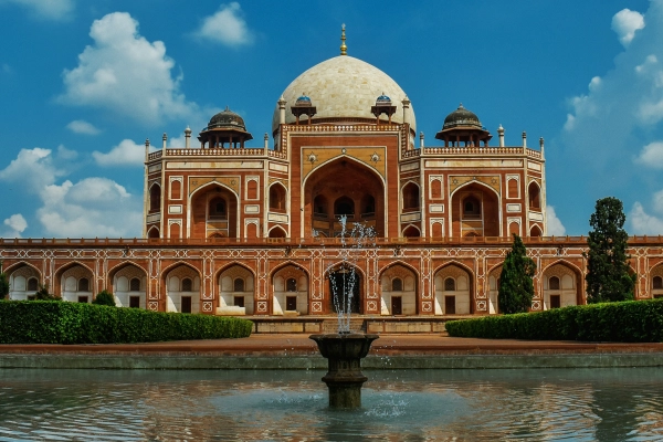 Humayun’s Tomb in Delhi, with its red sandstone façade and white dome behind a garden fountain