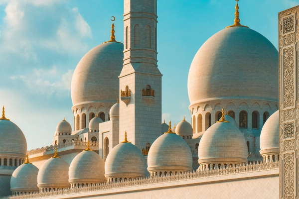 White domes and minarets of the Sheikh Zayed Grand Mosque in Abu Dhabi