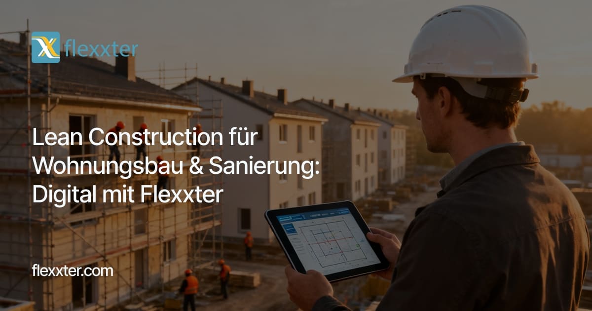 Bauleiter mit weißem Helm und Bauplan bei Wohnungsbau‑Projekt