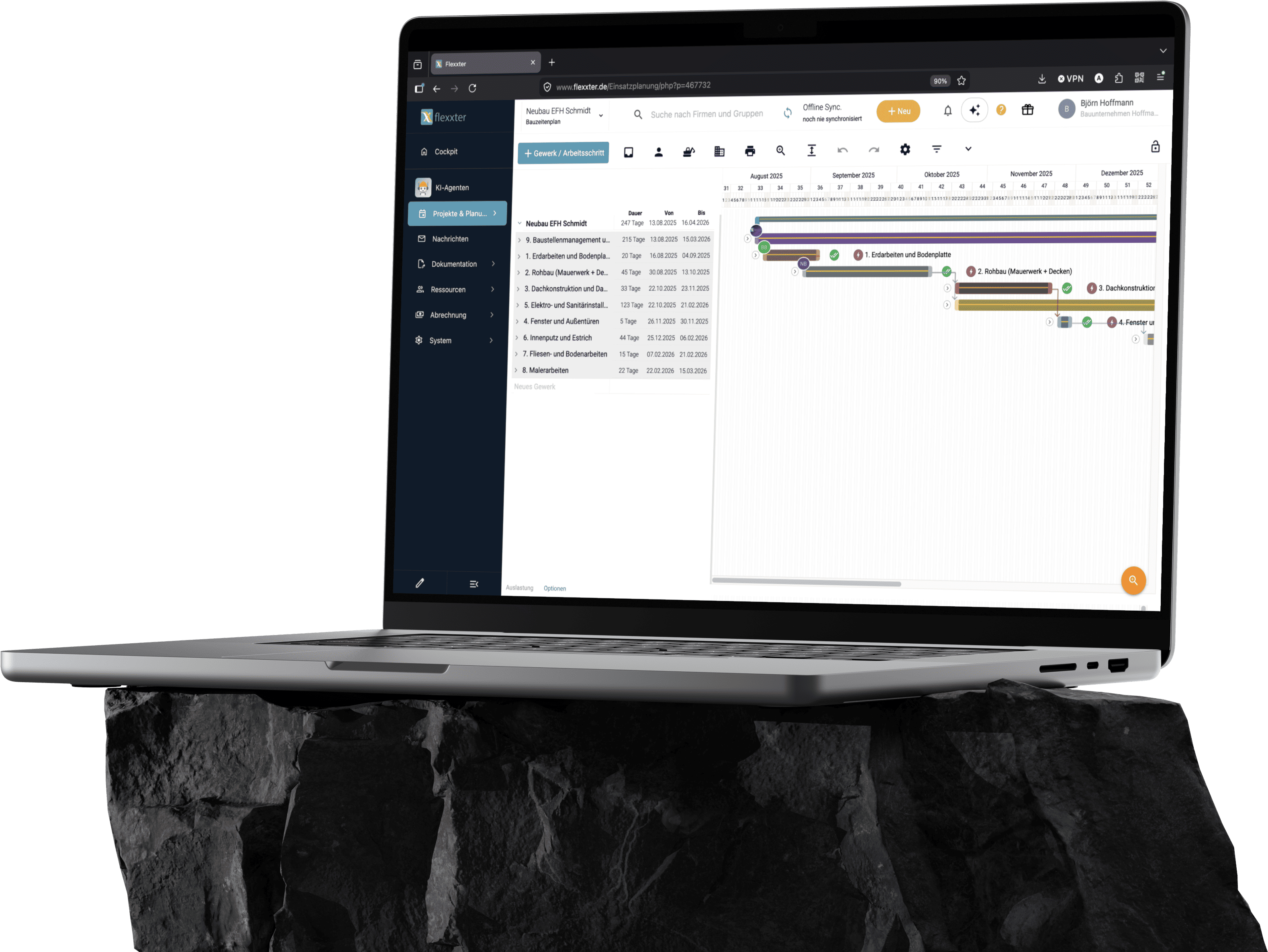 Zu sehen ist ein Laptop. Auf dem Bildschirm des Laptops ist ein Bauzeitenplan zu sehen in der App "Flexxter".