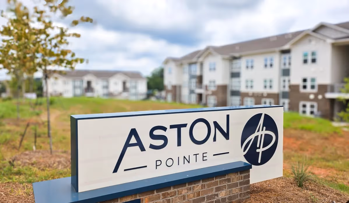 aston pointe exterior sign