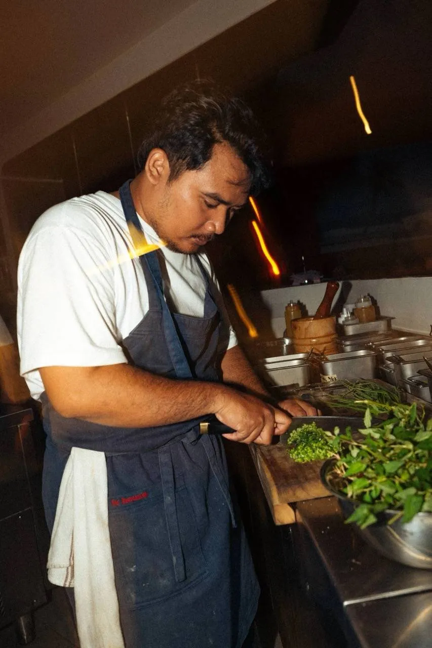 chef cutting vegetables
